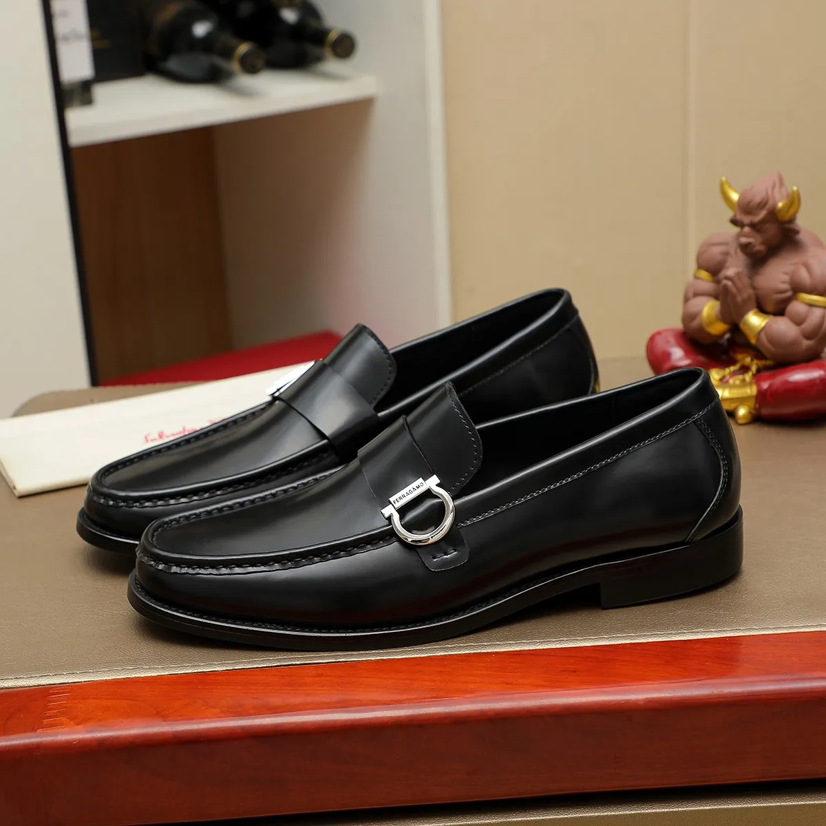 Men's shoes 250 Ferragamo [Ferragamo] top imported suit men's shoes 💯Original copy of the official website, product materials: selected imported embossed calfskin + luxury hardware buckle accessories ~ imported water-dyed cow 🐂 leather lining. Strong three-dimensional visual effect, original combination outsole, multiple colors available😘 Size: 39-44 (38.45.46. Customized)